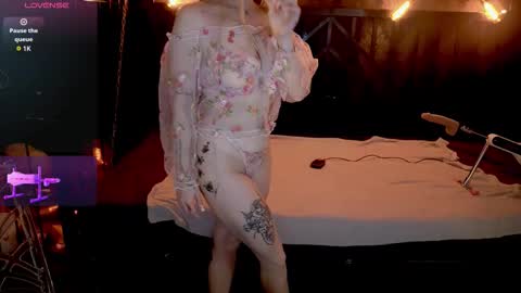 Snapshot of danielareign chatting on March 13, 2:45 pm danielareign online show from March 13, 2:45 pm