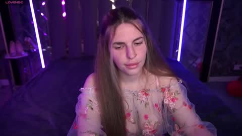 danielareign online show from March 23, 1:59 pm