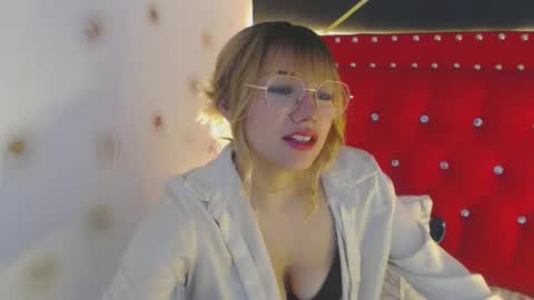 danielawidx online show from April 15, 1:45 am