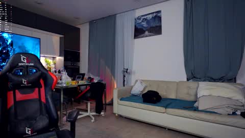 Snapshot of danielkraig_for_u chatting on February 12, 5:30 pm Daniel Kraig online show from February 12, 5:30 pm