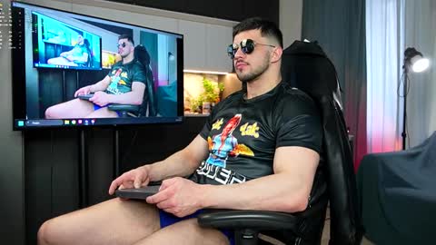 Snapshot of danielkraig_for_u chatting on March 9, 2:10 pm Daniel Kraig online show from March 9, 2:10 pm