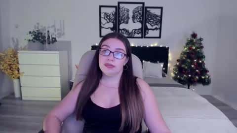 Snapshot of daniellasweet20 chatting on December 10, 3:55 pm Daniella online show from December 10, 3:55 pm