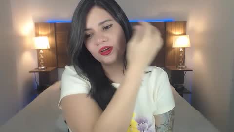 daniellerain online show from November 19, 9:59 pm