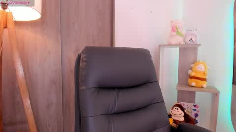 Snapshot of daniellerose_ chatting on October 15, 9:37 pm Danielle Rose online show from October 15, 9:37 pm