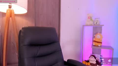 Snapshot of daniellerose_ chatting on October 28, 10:01 pm Danielle Rose online show from October 28, 10:01 pm