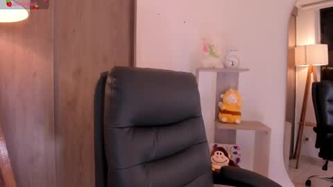 Snapshot of daniellerose_ chatting on November 4, 11:15 pm Danielle Rose online show from November 4, 11:15 pm