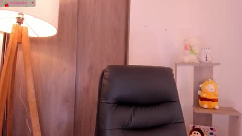 Snapshot of daniellerose_ chatting on November 11, 11:05 pm Danielle Rose online show from November 11, 11:05 pm