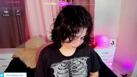 Snapshot of daniellesins2 chatting on December 4, 8:28 pm Danielle online show from December 4, 8:28 pm