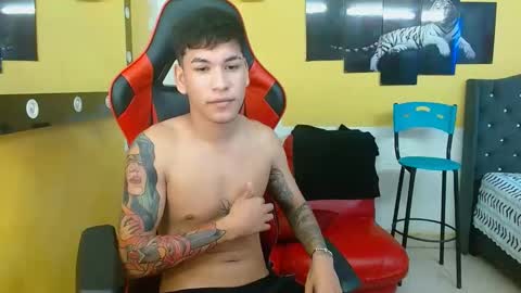 Snapshot of daniels_guzz chatting on November 5, 2:00 am daniels_guzz online show from November 5, 2:00 am