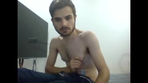 Snapshot of danievio21 chatting on May 11, 12:38 am danievio21 online show from May 11, 12:38 am