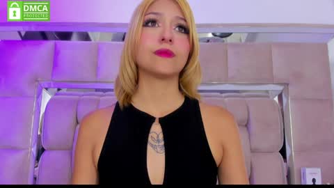 Snapshot of daniiela_beteche777 chatting on May 14, 4:03 pm DANIELA online show from May 14, 4:03 pm