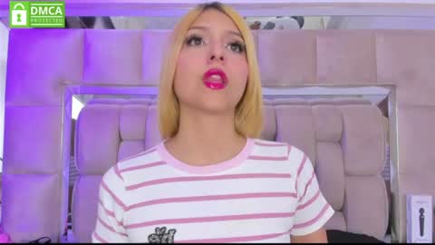 Snapshot of daniiela_beteche777 chatting on June 24, 8:08 pm DANIELA online show from June 24, 8:08 pm