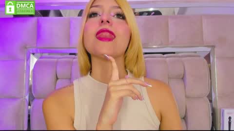 Snapshot of daniiela_beteche777 chatting on July 4, 7:20 pm DANIELA online show from July 4, 7:20 pm