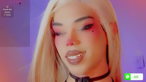 Snapshot of daniilee_ chatting on December 14, 7:18 pm DANNI LEE online show from December 14, 7:18 pm