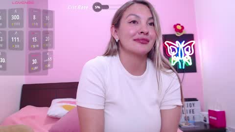 Snapshot of danika_bellaa chatting on May 15, 11:01 pm K A R O L online show from May 15, 11:01 pm
