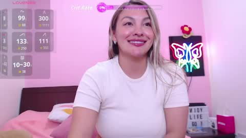 Snapshot of danika_bellaa chatting on May 15, 11:45 pm K A R O L online show from May 15, 11:45 pm