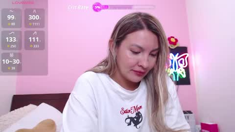 Snapshot of danika_bellaa chatting on May 23, 2:39 am K A R O L online show from May 23, 2:39 am
