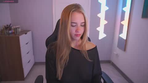 Hi my name is Anna. Please say hello I like to chat with you. If u have request use Tip option .Thank you online show from November 10, 12:31 am