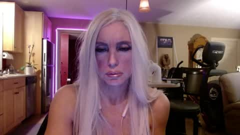 Snapshot of danikawhite69 chatting on April 18, 12:53 pm DanikaWhite69 online show from April 18, 12:53 pm