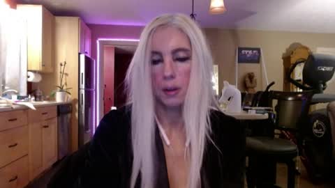 Snapshot of danikawhite69 chatting on April 22, 3:02 pm DanikaWhite69 online show from April 22, 3:02 pm