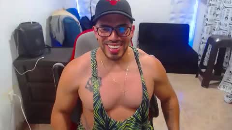 Snapshot of danilofit chatting on December 16, 12:48 am DANILO online show from December 16, 12:48 am