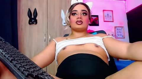 Snapshot of danipein chatting on November 8, 1:22 pm danipein online show from November 8, 1:22 pm