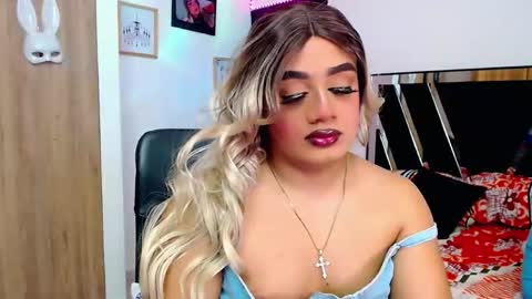 Snapshot of danipein chatting on December 3, 10:35 am danipein online show from December 3, 10:35 am