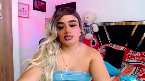 Snapshot of danipein chatting on December 5, 11:30 am danipein online show from December 5, 11:30 am