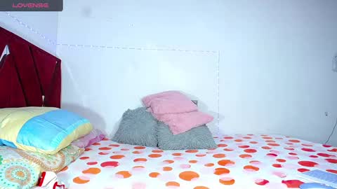 Snapshot of danisabrownn chatting on December 19, 12:34 pm danisabrownn online show from December 19, 12:34 pm