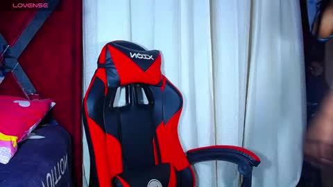 Snapshot of danisabrownn chatting on October 27, 7:18 pm danisabrownn online show from October 27, 7:18 pm