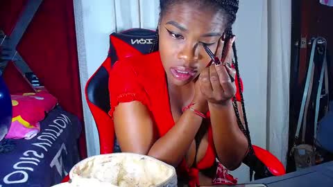 Snapshot of danisabrownn chatting on December 22, 12:46 pm danisabrownn online show from December 22, 12:46 pm