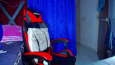 Snapshot of danisabrownn chatting on March 5, 2:24 pm danisabrownn online show from March 5, 2:24 pm