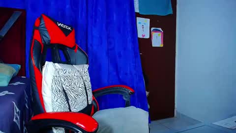 Snapshot of danisabrownn chatting on March 17, 2:53 pm danisabrownn online show from March 17, 2:53 pm