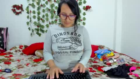Snapshot of danisecret1 chatting on May 28, 3:15 am Dani online show from May 28, 3:15 am