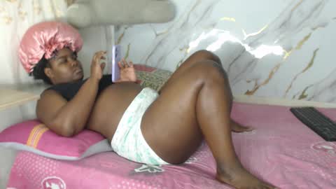 Snapshot of danisha99 chatting on November 12, 5:13 pm INSTAGRAM Minni Moom online show from November 12, 5:13 pm