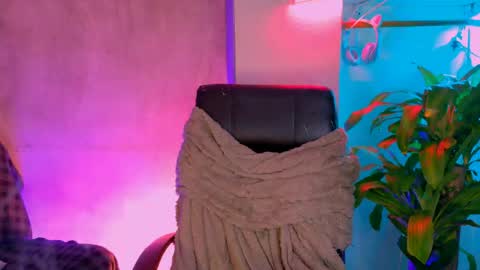 Snapshot of danita_veelz chatting on May 9, 11:43 pm danita_veelz online show from May 9, 11:43 pm