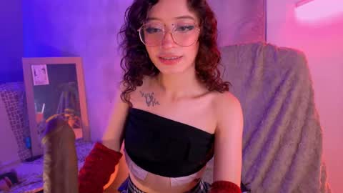 Snapshot of danita_veelz chatting on June 4, 6:47 pm danita_veelz online show from June 4, 6:47 pm