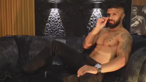 Snapshot of dann_saenz chatting on October 26, 4:02 pm Dann saenz online show from October 26, 4:02 pm