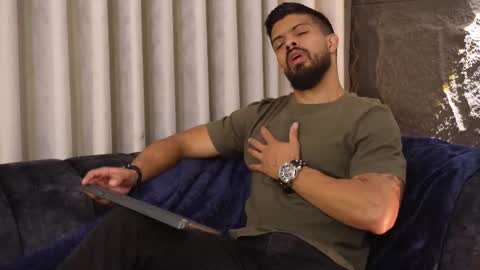 Snapshot of dann_saenz chatting on November 18, 11:47 am Dann saenz online show from November 18, 11:47 am