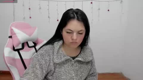 Snapshot of danna_1111 chatting on December 8, 1:14 pm danna online show from December 8, 1:14 pm