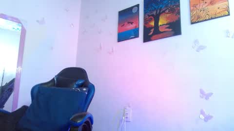 Snapshot of danna_888 chatting on June 24, 10:09 pm danna 888 online show from June 24, 10:09 pm