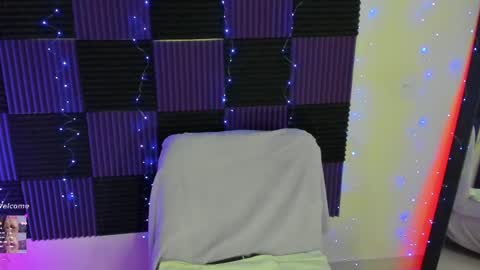 Snapshot of danna__castle chatting on May 18, 6:19 am Dannacastle online show from May 18, 6:19 am