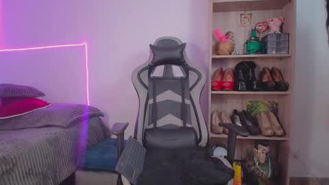 danna isabella online show from February 13, 6:37 pm