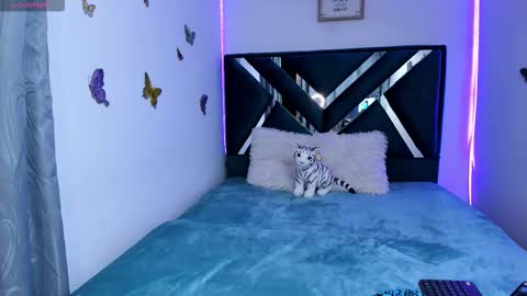 Danna martinezz online show from December 4, 9:23 pm