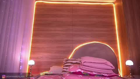 Danna Berlin  online show from February 17, 7:20 pm