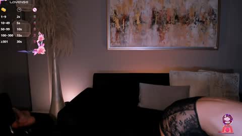 Danna Cruz  online show from December 4, 10:30 pm