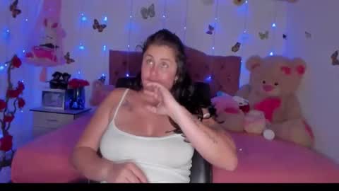 Danna Sofia jeins online show from April 24, 7:05 pm