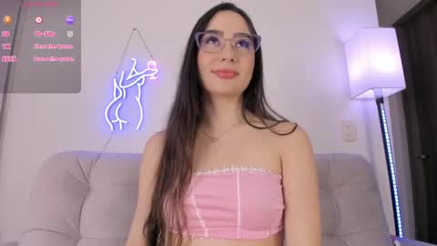 Snapshot of dannate1 chatting on December 20, 12:19 am danna online show from December 20, 12:19 am