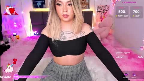 Snapshot of dannia_13 chatting on June 5, 6:52 am dannia_13 online show from June 5, 6:52 am