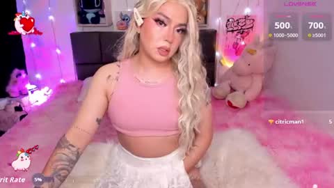 Snapshot of dannia_13 chatting on July 19, 1:37 pm dannia_13 online show from July 19, 1:37 pm